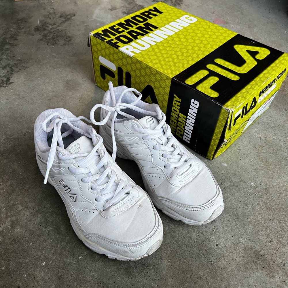 FILA WHITE SNEAKERS